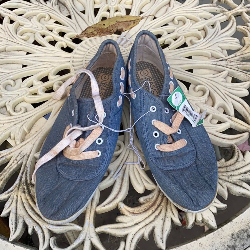 Basic Editions tennis shoes sz. 7 NWT